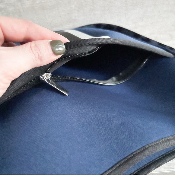 NWT Navy Blue Neoprene Crossbody Bag with Blue Camo Straps - Picture 5 of 5